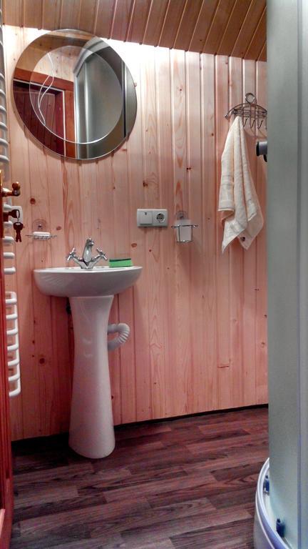Cottage Ozerniy Лазещина Стая снимка