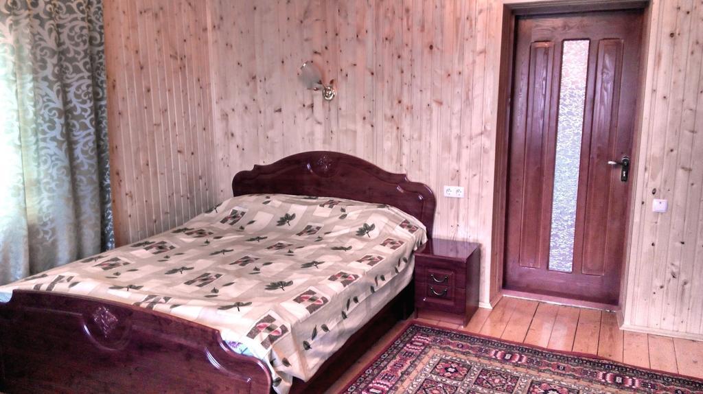 Cottage Ozerniy Лазещина Стая снимка