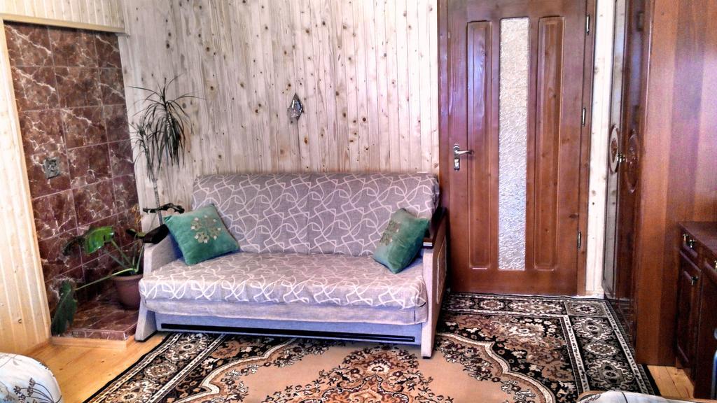 Cottage Ozerniy Лазещина Стая снимка